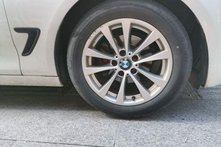 Used BMW 3 Series GT 2017 320i Sport Edition Right Front Wheel Hub