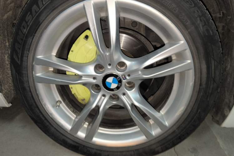 Used BMW 3 Series GT 2017 320i M Sport Right Front Wheel Hub