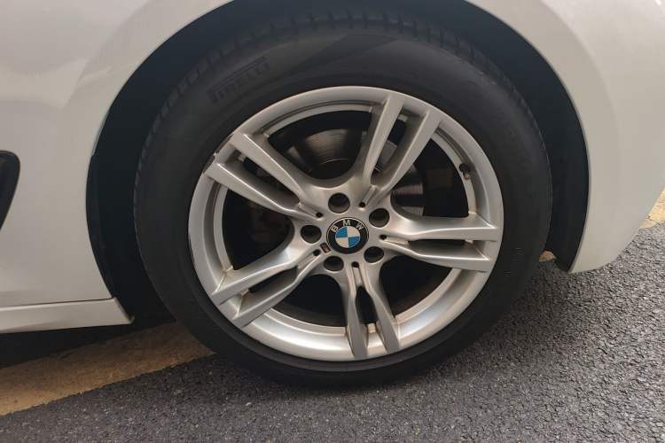 Used BMW 3 Series GT 2017 320i M Sport Right Front Wheel Hub