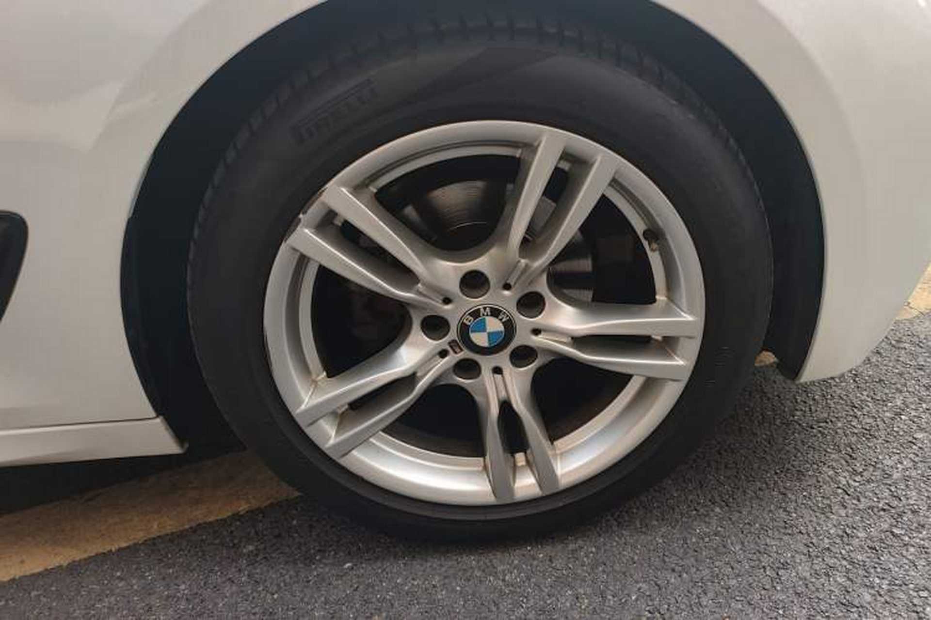 Used BMW 3 Series GT 2017 320i M Sport Right Front Wheel Hub