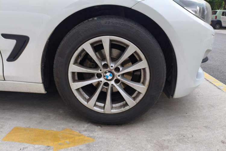 Used BMW 3 Series GT 2017 320i Sport Edition Right Front Wheel Hub