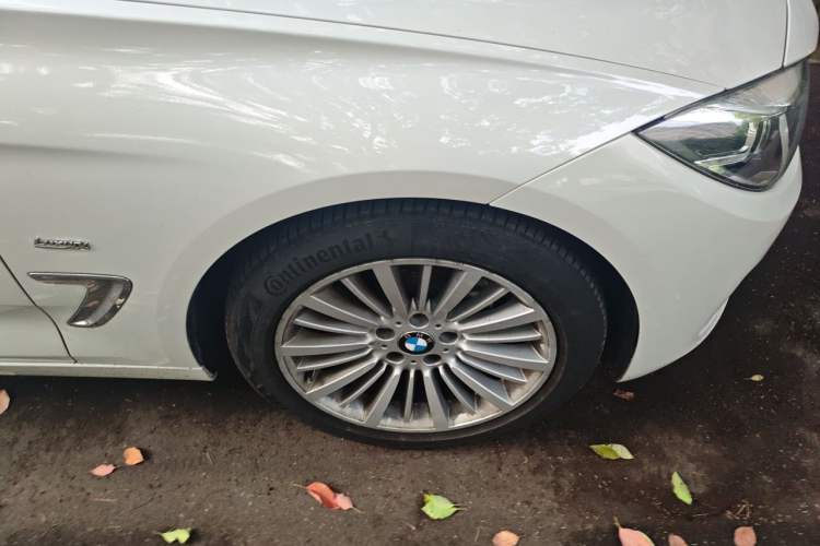 Used BMW 3 Series GT 2017 320i Luxury Design Package Right Front Wheel Hub