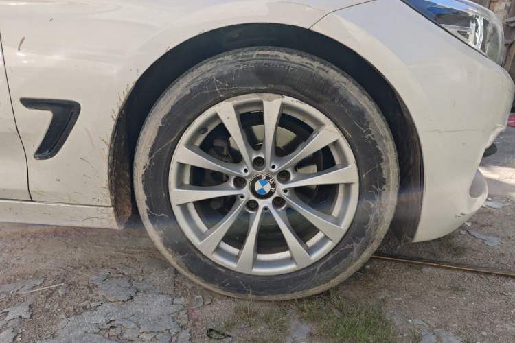 Used BMW 3 Series GT 2017 320i Sport Edition Right Front Wheel Hub