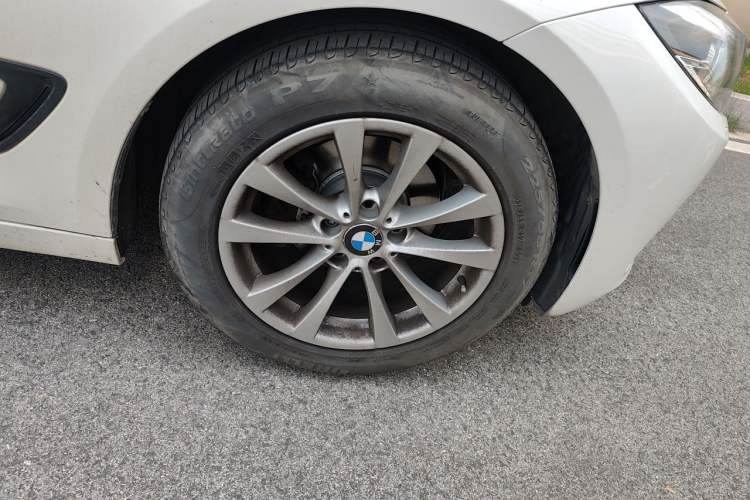 Used BMW 3 Series GT 2017 320i Sport Edition Right Front Wheel Hub