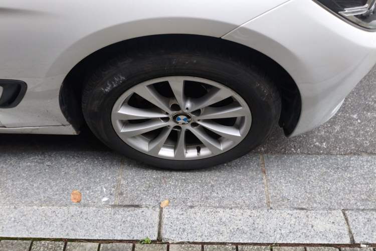 Used BMW 3 Series GT 2017 320i Sport Edition Right Front Wheel Hub