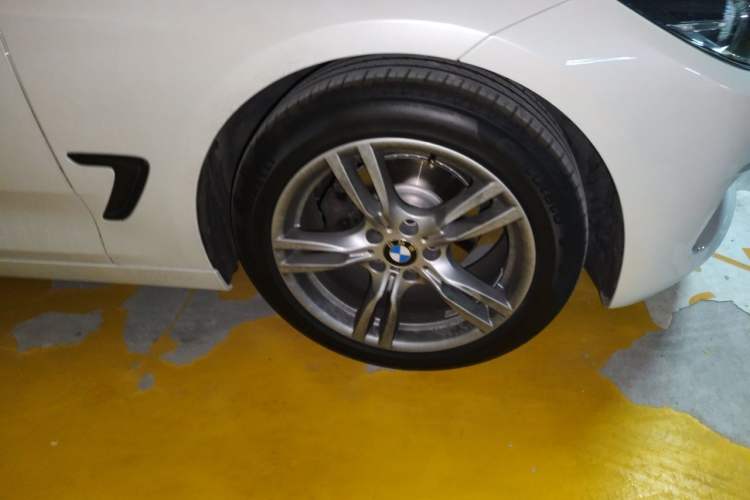 Used BMW 3 Series GT 2017 320i Sport Edition Right Front Wheel Hub
