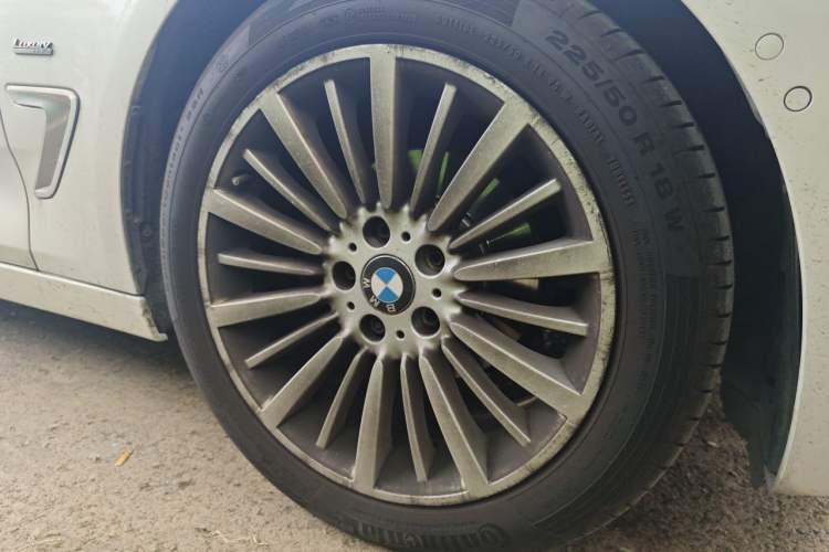 Used BMW 3 Series GT 2017 320i Luxury Design Package Right Front Wheel Hub