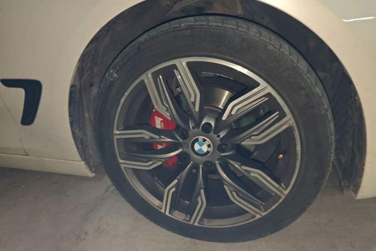 Used BMW 3 Series GT 2017 320i Sport Edition Right Front Wheel Hub