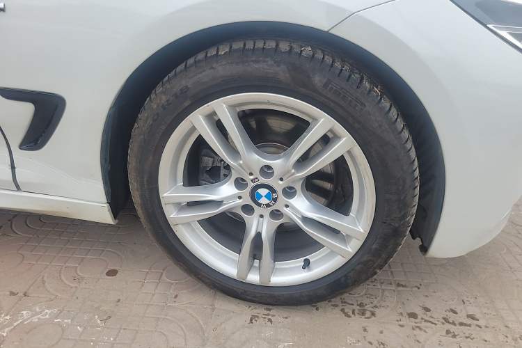 Used BMW 3 Series GT 2017 330i xDrive M Sport Right Front Wheel Hub