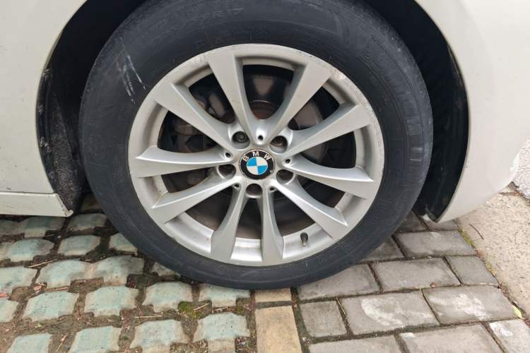 Used BMW 3 Series GT 2017 320i Sport Edition Right Front Wheel Hub