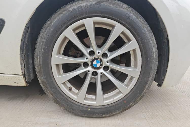 Used BMW 3 Series GT 2017 320i Sport Edition Right Front Wheel Hub