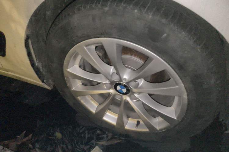Used BMW 3 Series GT 2017 320i Sport Edition Right Front Wheel Hub
