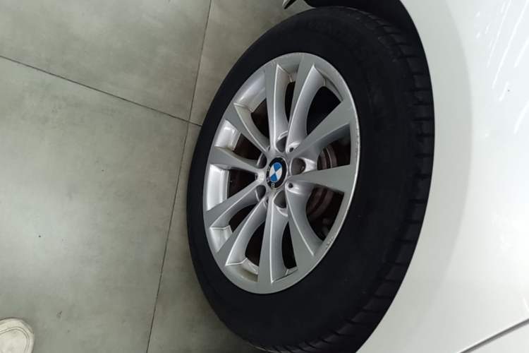 Used BMW 3 Series GT 2017 320i Sport Edition Right Rear Wheel Hub