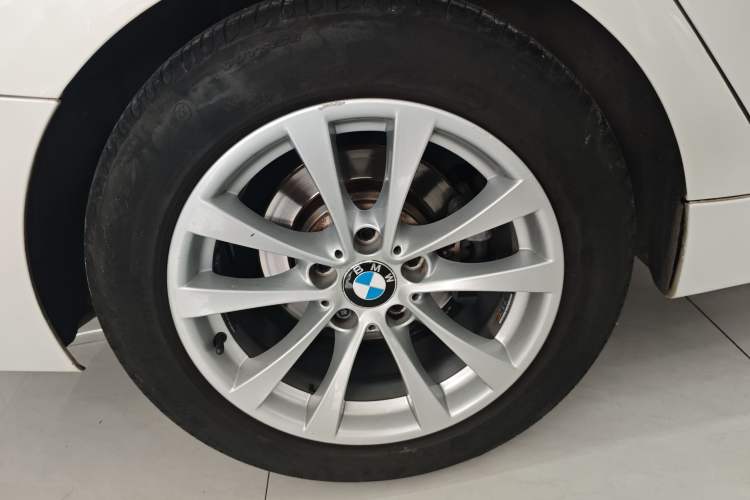 Used BMW 3 Series GT 2017 320i Sport Edition Right Rear Wheel Hub