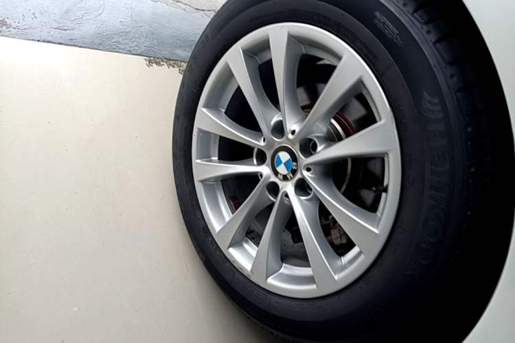 Used BMW 3 Series GT 2017 320i Sport Edition Right Rear Wheel Hub
