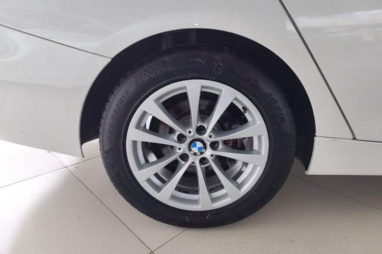 Used BMW 3 Series GT 2017 320i Sport Edition Right Rear Wheel Hub