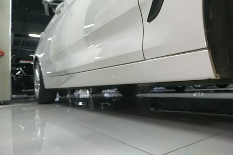 Used BMW 3 Series GT 2017 320i Sport Edition Right Side Sill