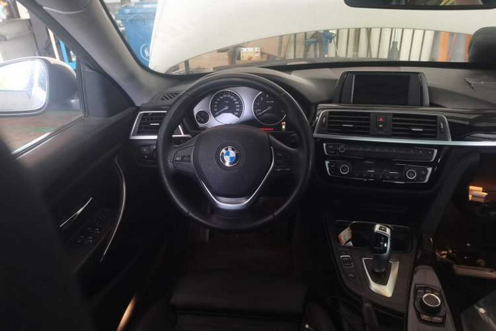 Used BMW 3 Series GT 2017 320i Luxury Design Package Steering Wheel