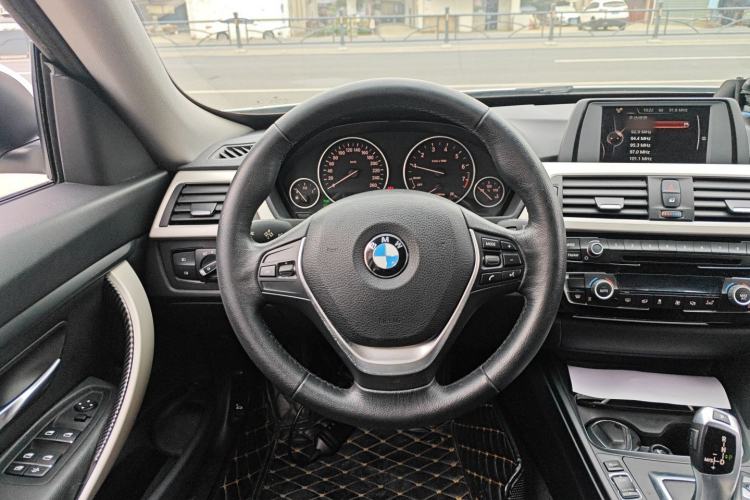 Used BMW 3 Series GT 2017 320i Sport Edition Steering Wheel