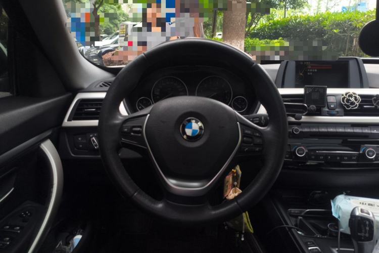 Used BMW 3 Series GT 2017 320i Sport Edition Steering Wheel