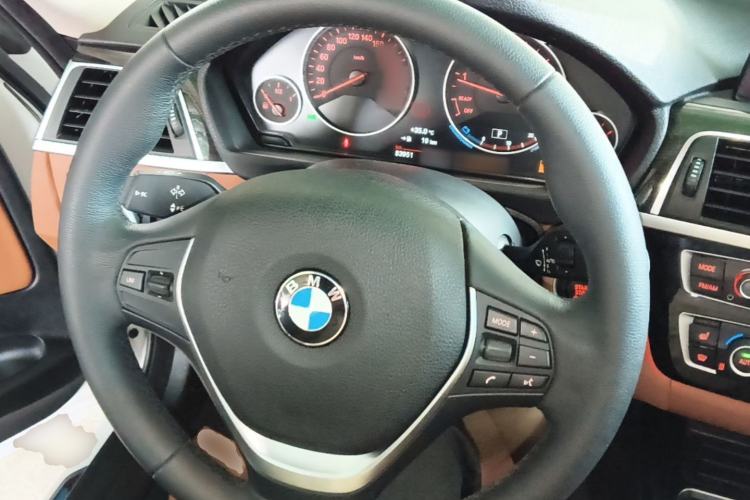 Used BMW 3 Series GT 2017 320i Luxury Design Package Steering Wheel