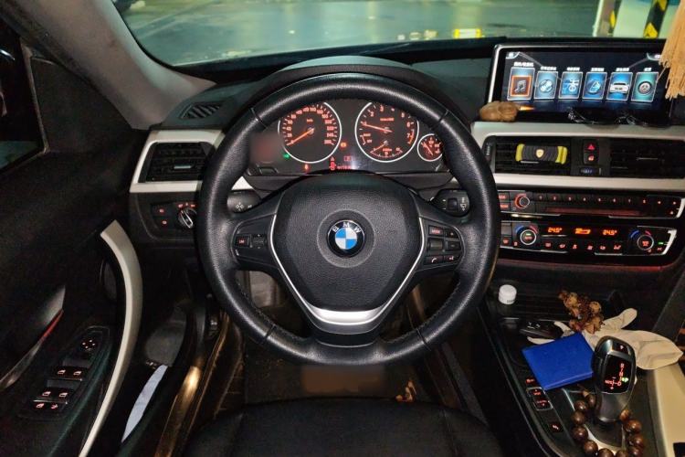 Used BMW 3 Series GT 2017 320i Sport Edition Steering Wheel