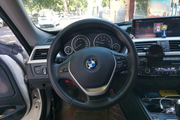 Used BMW 3 Series GT 2017 320i Sport Edition Steering Wheel