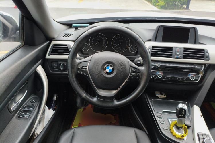 Used BMW 3 Series GT 2017 320i Sport Edition Steering Wheel