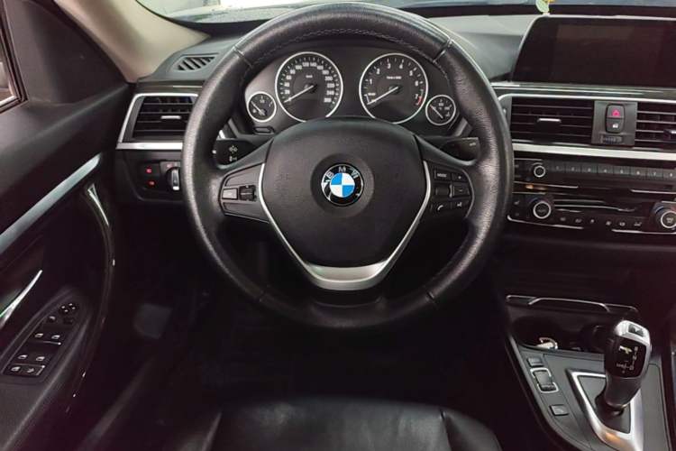 Used BMW 3 Series GT 2017 320i Luxury Design Package Steering Wheel