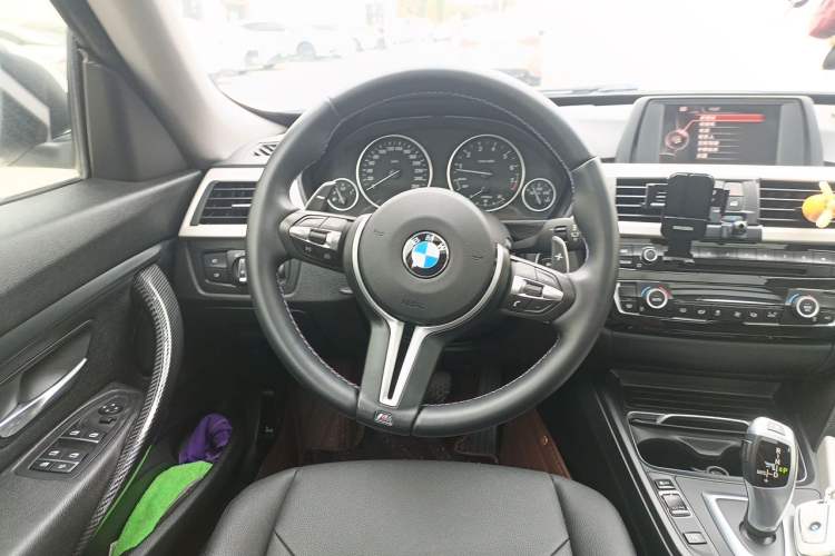 Used BMW 3 Series GT 2017 320i Sport Edition Steering Wheel