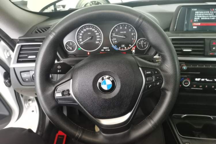 Used BMW 3 Series GT 2017 320i Sport Edition Steering Wheel