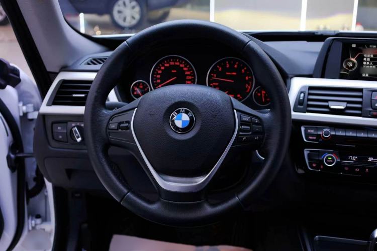 Used BMW 3 Series GT 2017 320i Sport Edition Steering Wheel