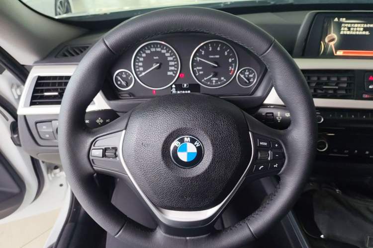 Used BMW 3 Series GT 2017 320i Sport Edition Steering Wheel