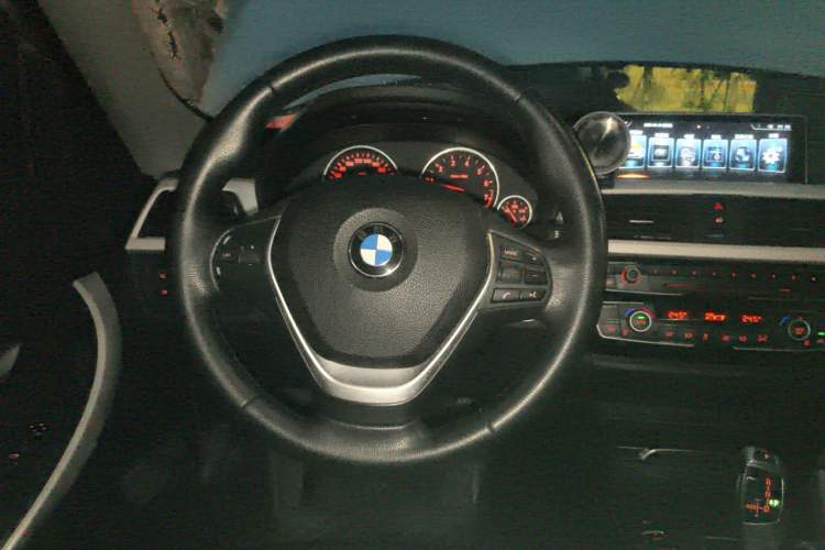 Used BMW 3 Series GT 2017 320i Sport Edition Steering Wheel