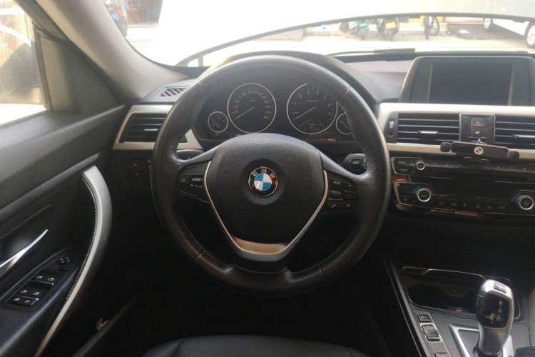 Used BMW 3 Series GT 2017 320i Sport Edition Steering Wheel