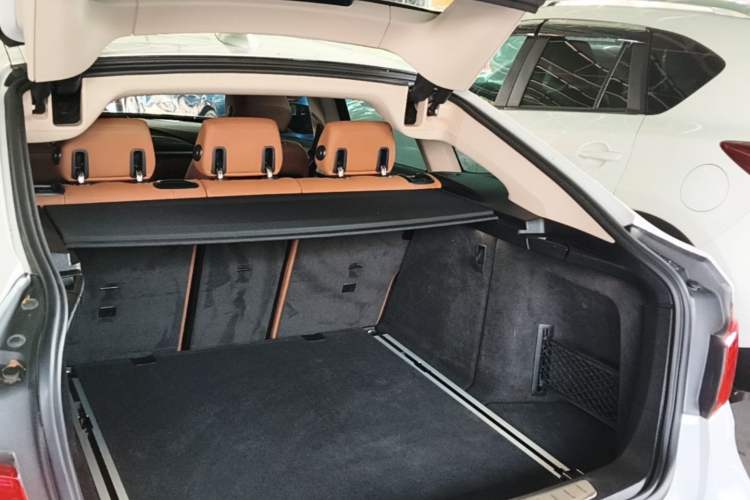 Used BMW 3 Series GT 2017 320i Luxury Design Package Trunk