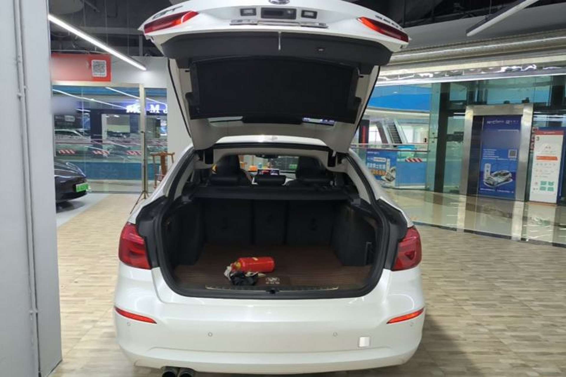 Used BMW 3 Series GT 2017 320i Sport Edition Trunk