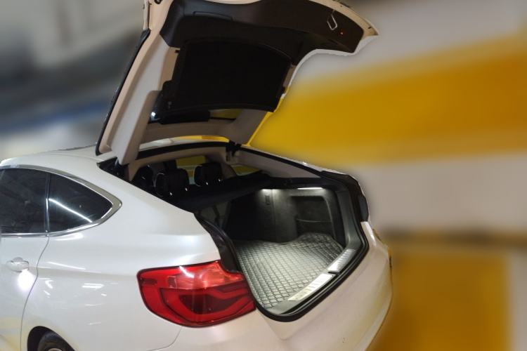 Used BMW 3 Series GT 2017 320i Sport Edition Trunk