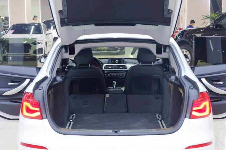 Used BMW 3 Series GT 2017 320i Sport Edition Trunk