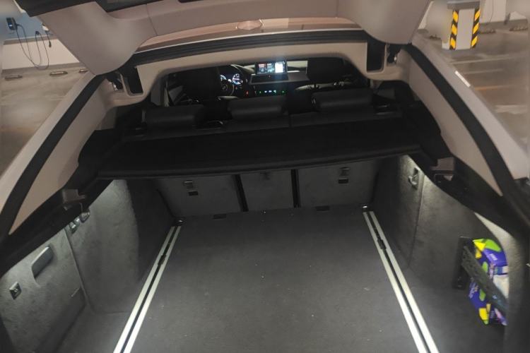 Used BMW 3 Series GT 2017 320i Sport Edition Trunk