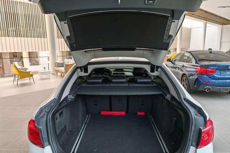 Used BMW 3 Series GT 2017 320i Sport Edition Trunk