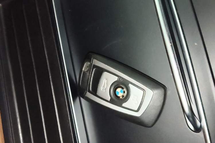 Used BMW 3 Series GT 2017 320i Luxury Design Package Vehicle Key