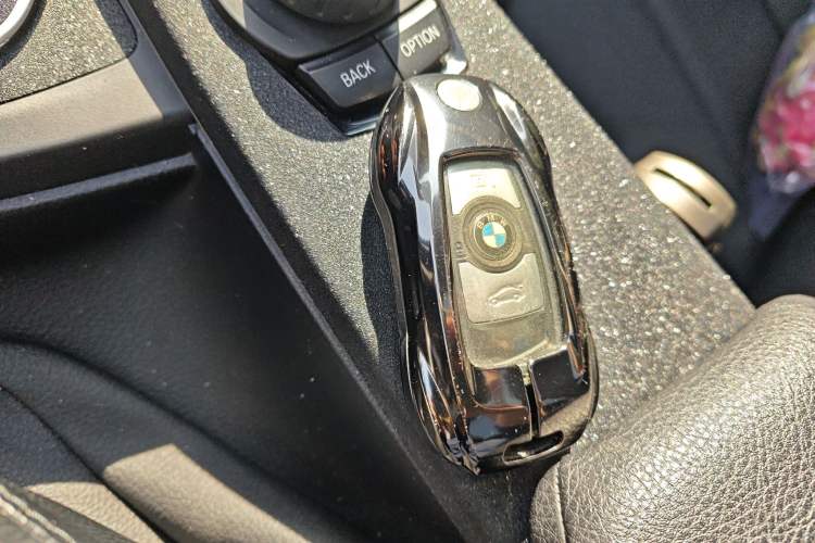 Used BMW 3 Series GT 2017 320i Sport Edition Vehicle Key