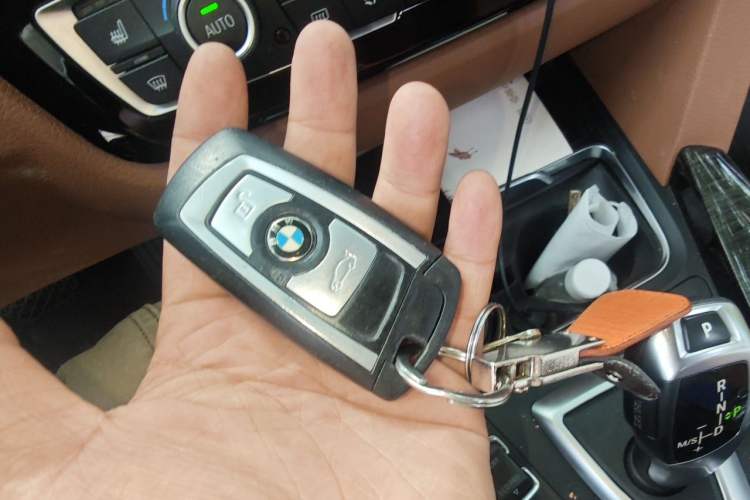 Used BMW 3 Series GT 2017 320i Luxury Design Package Vehicle Key