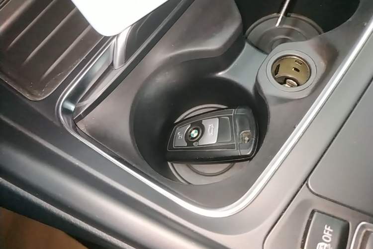 Used BMW 3 Series GT 2017 320i Sport Edition Vehicle Key