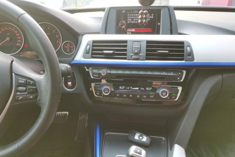 Used BMW 3 Series GT 2017 320i Sport Edition Audio And AC Panel