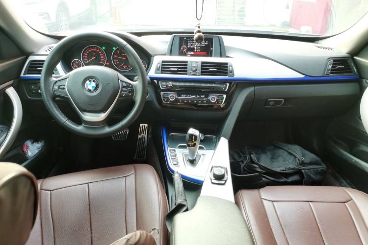 Used BMW 3 Series GT 2017 320i Sport Edition Center Console