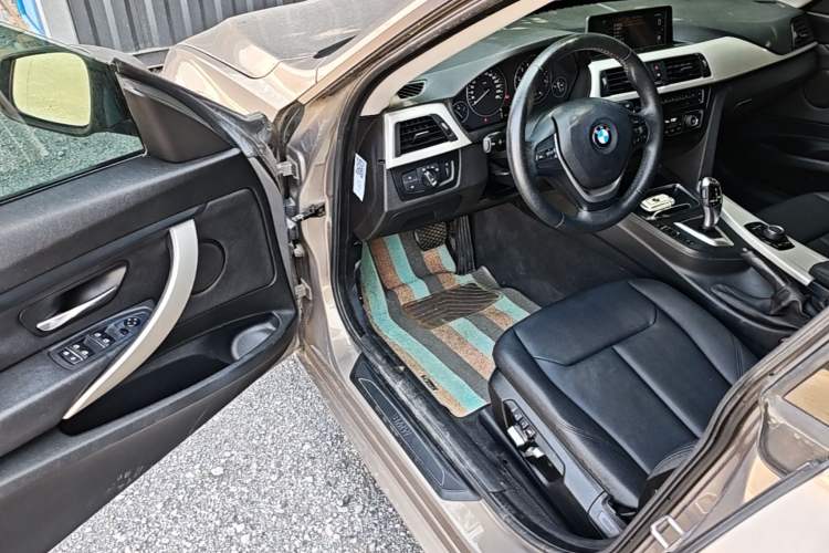 Used BMW 3 Series GT 2017 320i Sport Edition Driver Seat