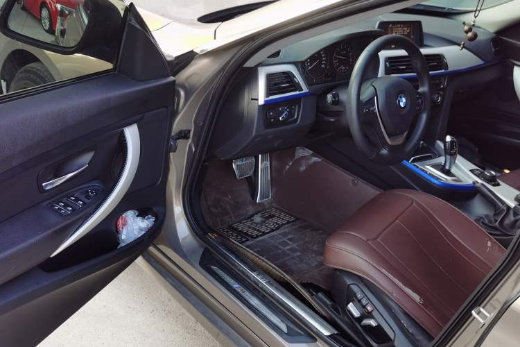 Used BMW 3 Series GT 2017 320i Sport Edition Driver Seat