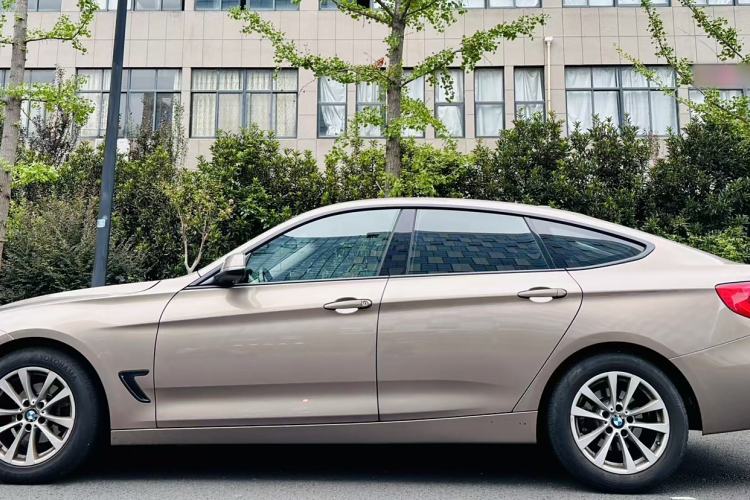 Used BMW 3 Series GT 2017 320i Sport Edition Exterior 1